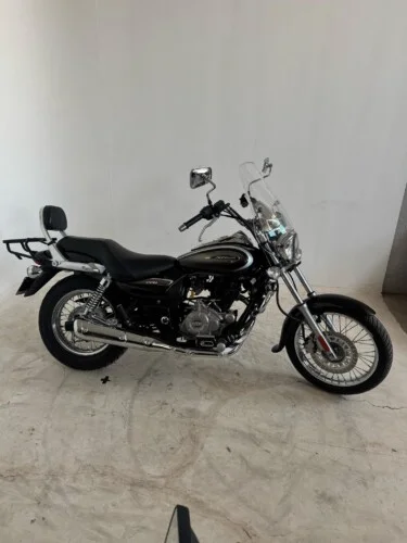 BAJAJ AVENGER 220 2023